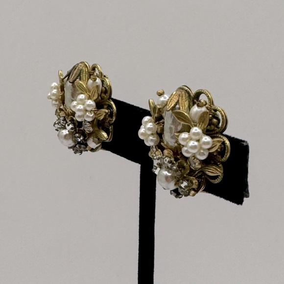 ORIGINAL BY ROBERT Vintage Pearl & Crystal Filigree Clip-On Earrings - Picture 5 of 14